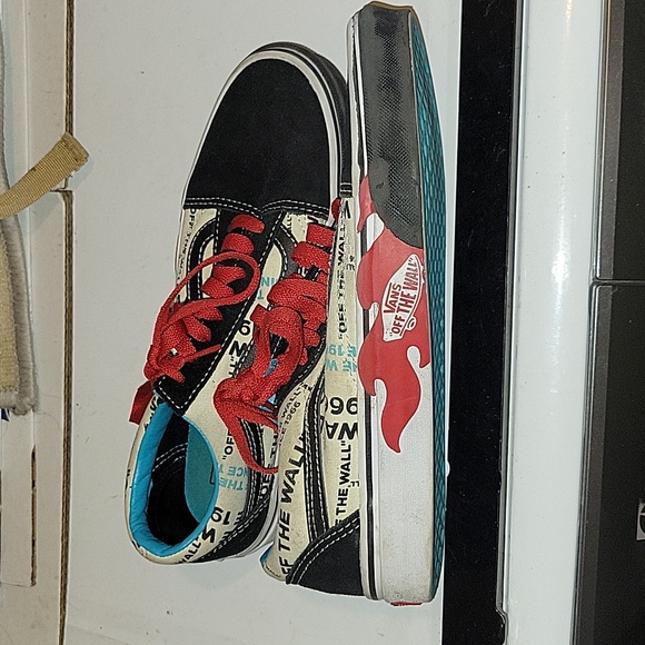 Vans - Picture 2 of 6